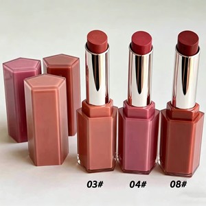 Le meilleur rouge à lèvres hydratant mat en velours de haute qualité de la marque de luxe, contenant des ingrédients minéraux. - Product Image 1