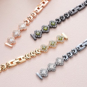 Correa Compatible con iWatch S9, Correa de Metal con Diamantes de Imitación para Apple Watch de 12mm, 14mm, 18mm, 20mm, 22mm, en Plata, Champán, Oro Rosa y Negro - Product Image 2