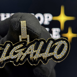 จี้ห้อยคอแบบกำหนดเอง HIPHOP SPARKLE ฮิปฮอป เงินแท้ 925 ชุบทองคำขาว 18K ประดับด้วยกราฟฟิตีเคลือบสีดำ พร้อมชื่อสั่งทำ ประดับด้วยเพชร VVS มอยส์ซาไนต์ เหมาะสำหรับทั้งชายและหญิง - Product Image 6