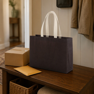 Sac fourre-tout noir non tissé avec poignées crème, réutilisable pour les courses, impression personnalisée du logo par estampage à chaud, marque Richer, vente en gros Fujian - Product Image 5