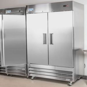 Enfriador/Congelador Vertical de 700L para Cocina Comercial, Resistente a la Oxidación, para Equipamiento de Cafeterías - Product Image 1