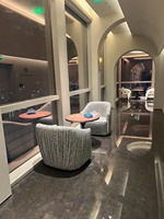Ensemble de table et de chaises de restaurant commercial personnalisé, style moderne industriel, durable, écologique, en bois léger, solide et confortable