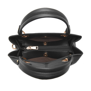 Wholesale Ladies Design <b>Red</b> PU Strap Handbags PU Luxury Large Size Bags for Female <b>Purses</b> Plus Size Belts Crossbody Bags - Product Image 3