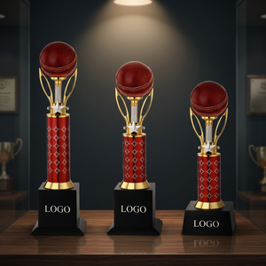 Trofeo de Cricket con Bola Roja, Base de Metal Chapada en Oro, Grabado Láser, Impresión UV, Portátil para Eventos Deportivos - Product Image 1