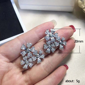 Orecchini a Perno con Mini Margherite per Donne, Accessori di Moda Floreali Vintage per Uso Quotidiano - Product Image 5