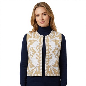 Veste courte en coton brodée Suzani style bohème pour femme, motif floral ethnique, écologique, réversible et respirante, idéale pour demoiselle d'honneur - Product Image 1