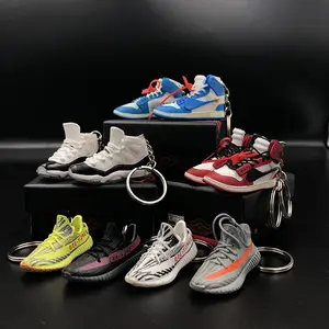 Porte-clés de chaussure de basket-ball avec mini boîte en plastique PVC caoutchouc YZY 350 v2 Air AJ 1 OW vente en gros personnalisé