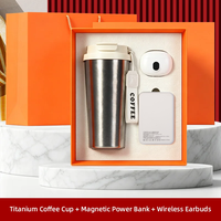 Cadeau d'entreprise de fin d'année avec mug en titane, batterie externe magnétique sans fil 5000 mAh et écouteurs portables pour les offres spéciales pour les employés
