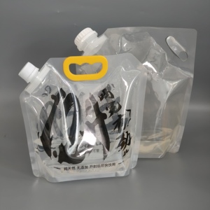 ถุงบรรจุภัณฑ์แบบตั้งได้ ขนาด 2.5 ลิตร 4 ลิตร 5 ลิตร  แบบมีพวยน้ำ  ผลิตจากพลาสติก PE เกรดสำหรับอาหาร  รีไซเคิลได้ ป้องกันการรั่วซึม  พิมพ์ลายกราเวียร์  ปรับแต่งได้ - Product Image 3