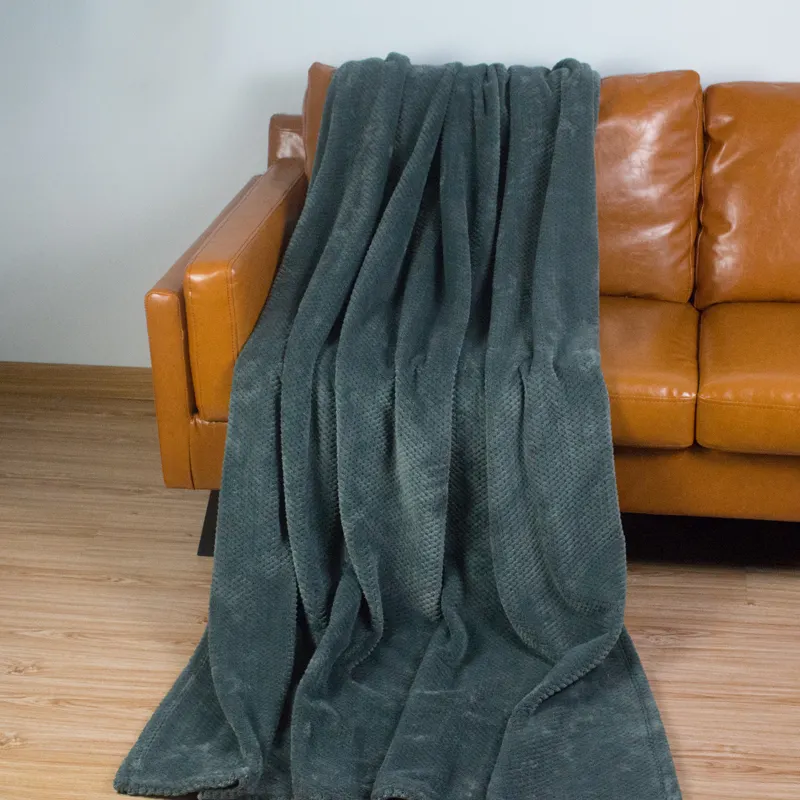 Respectueux de l'environnement doux chaud uni 3D motif rayé jacquard armure 100% polyester tricot gaufré flanelle jeter couverture pour canapé-lit