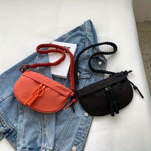 Sac à bandoulière simple et élégant pour femme, idéal pour les voyages, nouvelle collection printemps-été - Product Image 1