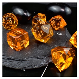 ชุดลูกเต๋าแก้วปริซึมพลอยสีน้ำตาลแกะสลักขอบลูกเต๋าคริสตัลหลายด้านมีขอบคมชุด7ชิ้นพร้อมกล่องดีบุกโลหะ - Product Image 6