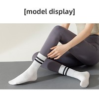 Chaussettes de yoga pour femmes à bout ouvert, rayées, tricotées, avec semelle en tissu éponge et grip antidérapant en silicone, pour Pilates, danse et fitness, vente en gros OEM