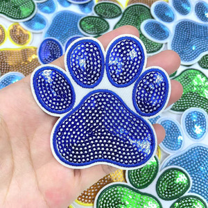 Trendy Patch Termoadesivo con Paillettes <span class=keywords><strong>a</strong></span> Forma di <span class=keywords><strong>Zampa</strong></span> di Cane da 2.8 Pollici, Patch Ricamato in PVC con Paillettes per Vestiti, Abiti, Cappelli, <span class=keywords><strong>Jeans</strong></span>, Fai da Te - Product Image 3