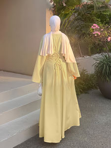 Conjunto Abaya Amarillo Mantequilla con Lazos en la Espalda, Manga Larga, Corte Holgado, Mangas Anchas Acampanadas, Diseño Liso, 100% Poliéster Transpirable - Product Image 3