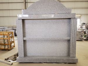 Mausoleo familiar de granito natural en venta - Product Image 1