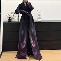 Abaya longue plissée à imprimé fluide dégradé noir et violet, col à revers large, vêtement d'extérieur modeste, style kimono pour femmes musulmanes de Dubaï, pour l'Aïd