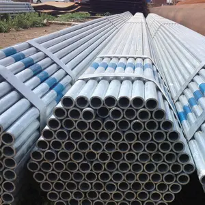 La fabbrica di tubi in acciaio vende vari tipi di tubi in acciaio zincato che possono essere tagliati a buoni prezzi.
