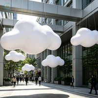 Décoration publicitaire gonflable en forme de nuage suspendu avec éclairage LED, installation artistique de nuage flottant pour la décoration d'événements et de fêtes