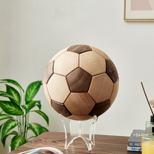 Ornement de ballon de football en noyer fait à la main, jouet de puzzle en bois massif à mortaise et tenon pour cadeau d'enfant - Product Image 2