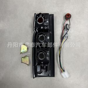 Luz Trasera Multifunción XT-D21-002 para Nissan D21, Sistema de Iluminación para Camiones de 12V - Product Image 2