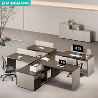 Table d'ordinateur en bois de luxe au design moderne, bureau contemporain et chaises pour utilisation en bureau