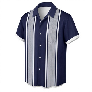 Chemise classique bleu marine à rayures, design minimaliste, manches courtes, style décontracté, haut de mode urbaine pour hommes - Product Image 4