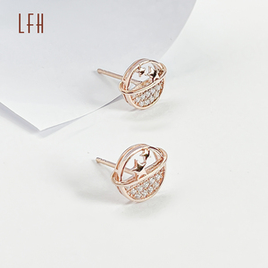 Boucles d'oreilles clous minimalistes en forme d'étoile délicate en diamant, design tendance, or jaune 18 carats pur, fabricant de bijoux fins - Product Image 5