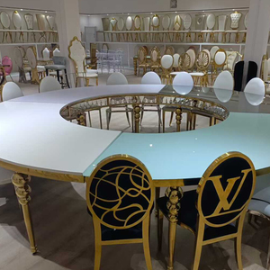 Tavolo <span class=keywords><strong>da</strong></span> Pranzo Multicolore con Gambe in Metallo Placcato Oro e Piano in Vetro Colorato per Hotel, Sale <span class=keywords><strong>da</strong></span> Ballo ed Eventi - Product Image 1