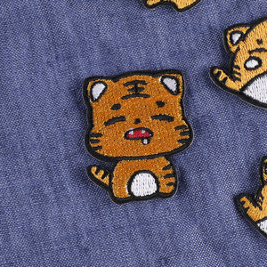 Parche de tela versátil con bordado de cabeza de tigre de dibujos animados para accesorios de ropa y gorras - Product Image 3