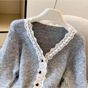 Cardigan en tricot pour femme avec bordure en dentelle, manches longues, boutons en forme de cœur, coupe ample, style vintage, anti-boulochage - Product Image 4