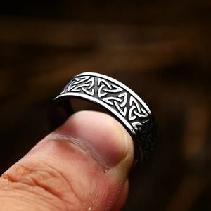 Anillo de acero inoxidable con nudo celta yunnique, diseño vikingo para hombre, joyería, regalo, tamaño de banda 7 8 9 10 11 12 13 - Product Image 4