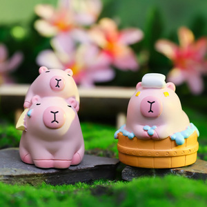 Vendedor en línea popular: Figura de capibara Little Sweet Bean Capitoline Box, adorno de escritorio, regalo para niños, figura de juguete de moda - Product Image 1