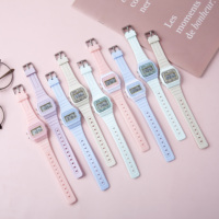 Montre numérique carrée pour enfants, couleur bonbon, multifonction, fonction sportive, affichage LED intelligent, design résistant à l'eau, utilisation en salle de sport pour les étudiants