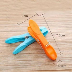 24 Piezas Pinzas para Ropa, Ganchos Colgantes, Clips de Plástico, Perchas, Abrazaderas para Ropa, Pinzas para Toallas, Ganchos de Almacenamiento para el Hogar - Product Image 5