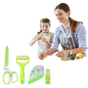 Tijeras Multiusos Profesionales de Nuevo Diseño, Cortador de Hierbas con Cubierta, Accesorio de Cocina para Cortar Hierbas Fácilmente - Product Image 6