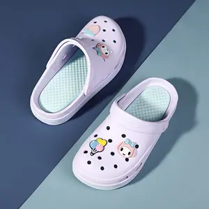 2024 moda sapatos de enfermagem para mulheres chinelos tamancos venda quente praia enfermagem sapatos de verão sandálias de jardim Eva slides
