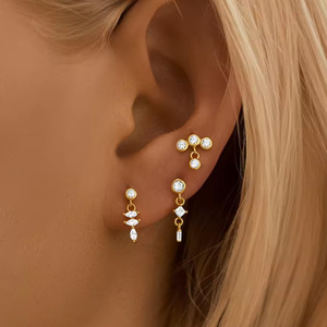 Boucles d'oreilles étoile en titane F136, clous en titane pur avec cristal pour piercing d'oreille, bijou cadeau - Product Image 2