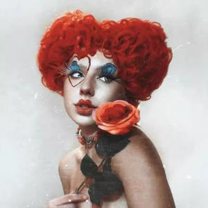 Peluca de Reina Roja de Alicia en el País de las Maravillas, Disfraz de Anime, Diadema Completa, Accesorios para el Cabello de Halloween, Resistente al Calor, Hecha a Máquina - Product Image 1