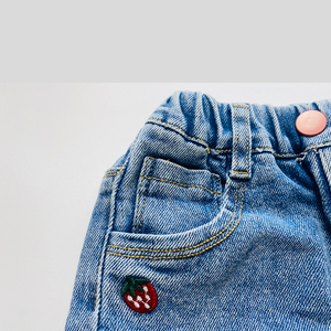 Vente en gros d'usine de pantalons jeans décontractés pour filles pantalons en denim brodés avec motif de dessin animé pour filles - Product Image 2