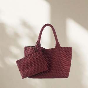 Sac fourre-tout en néoprène noir tissé de haute qualité, fait main, style coréen, pour femmes, sac à bandoulière tissé à la main, le plus récent sac à main - Product Image 1