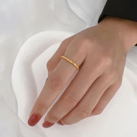 Bague Étoilée pour Femme en Acier Inoxydable Plaqué Or 18 carats, Ne Se Décolore Pas, Design Simple et Luxe Discret