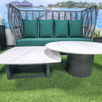 Ensemble de canapés d'extérieur en rotin PE imperméable de style nordique moderne, avec structure en aluminium, anti-UV, taille personnalisable pour villa, maison d'hôtes, jardin, terrasse
