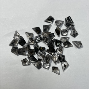 <span class=keywords><strong>Orecchini</strong></span> a lobo personalizzati con diamanti grezzi sale e pepe (diamante Herkimer naturale) - <span class=keywords><strong>Orecchini</strong></span> a lobo a forma di aquilone in argento sterling 925 - Product Image 2