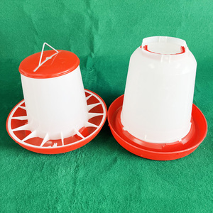 Mangeoires et abreuvoirs en plastique pour volailles, baril blanc avec fond rouge, abreuvoir automatique pour poulets, mangeoire automatique pour poulets à vendre - Product Image 1