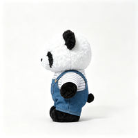 Peluche Panda Bouclé Moelleux de Haute Qualité avec Chemise à Carreaux Vintage et Salopette en Jean Assortie – Adorable Jouet en Peluche Panda Doux