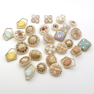 Nút áo cao cấp nút hợp kim kẽm vàng không đều với đá nhỏ đến lớn mạ nút kim loại trang trí - Product Image 3