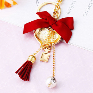 Porte-clés en métal en forme de cœur avec strass en cristal, accessoires pour femme, mignon, avec nœud, pompon, perles, ouvre-bouteille de parfum, breloques pour sac de fille - Product Image 6