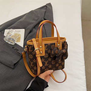 Sacs fourre-tout de luxe en PU vintage pour femme, légers et portables, avec fermeture éclair et bandoulière, sacs à main tendance pour femme, vente en gros - Product Image 3