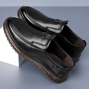 Mocasines para hombre, sin cordones, suela suave, zapatos casuales de cuero, tacón bajo, suela de goma, origen Wenzhou - Product Image 4